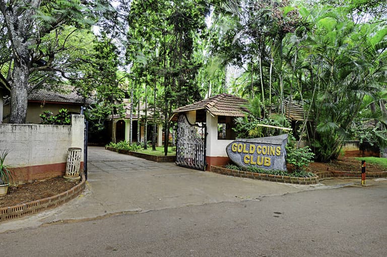 The resort gate and driveway at Andapura, the arrival point for guests coming from Attibele