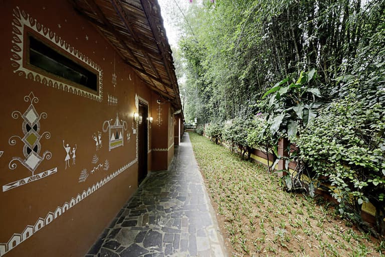 Wide shot of the Heritage Cottage at Gold Coins Club & Resort